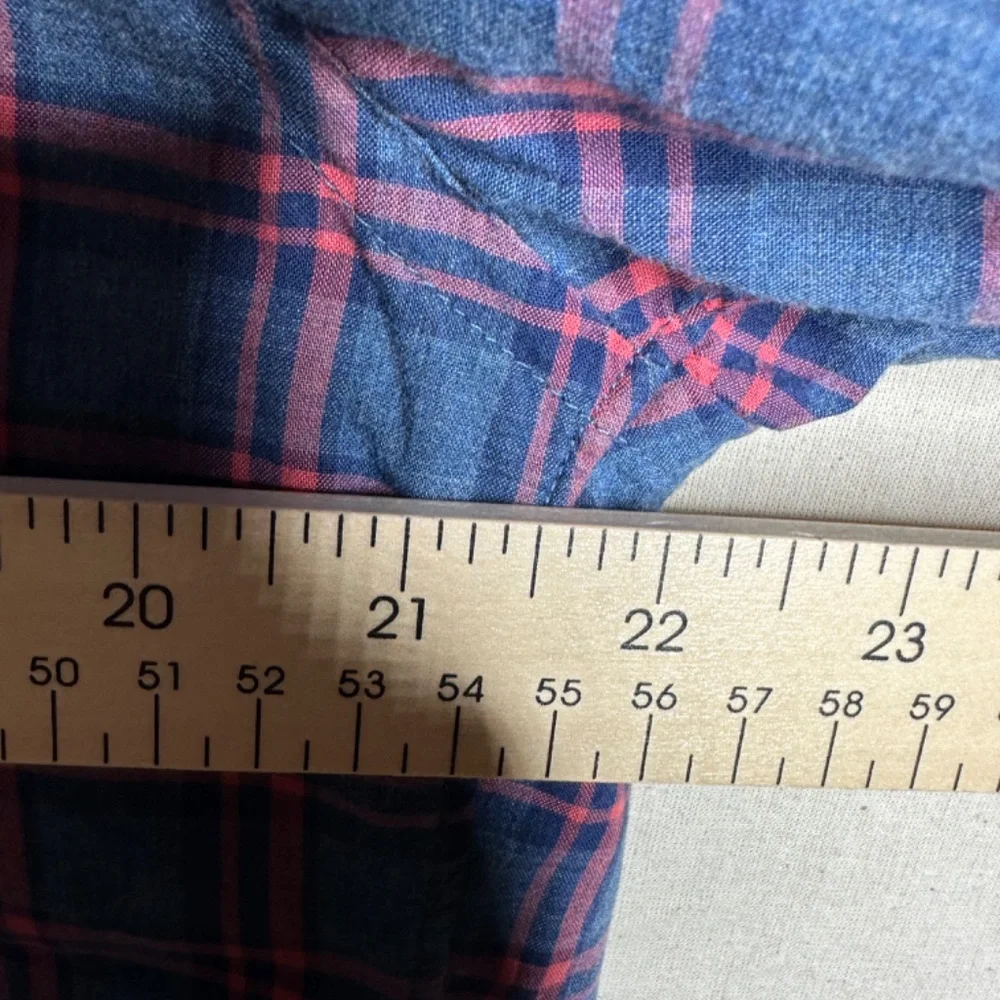 J. Crew Men's Button Down‎ Blue and Pink Plaid Size Medium